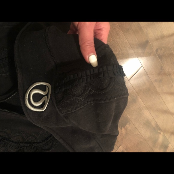 Lululemon sz6 black limited edition hoodie - Picture 5 of 7